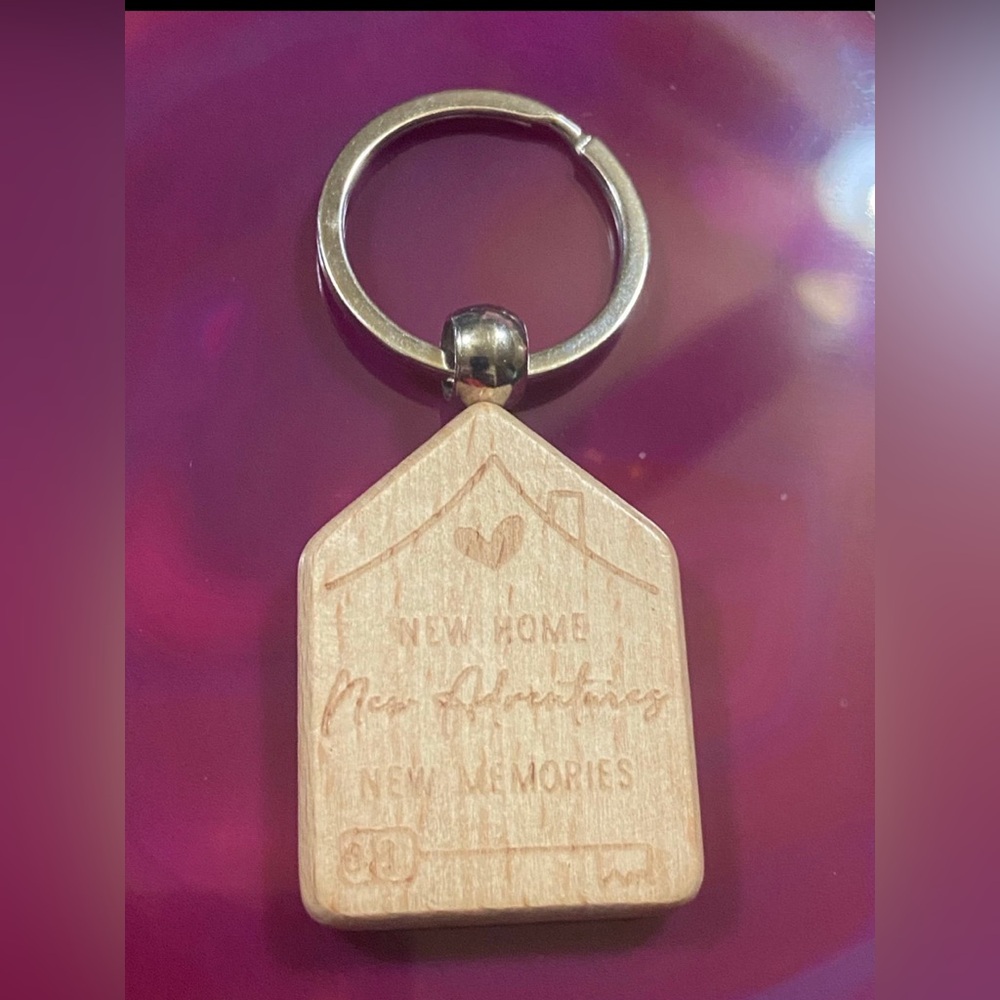 👑 New Home ~  New Adventures ~ New Memories Keychain #9259